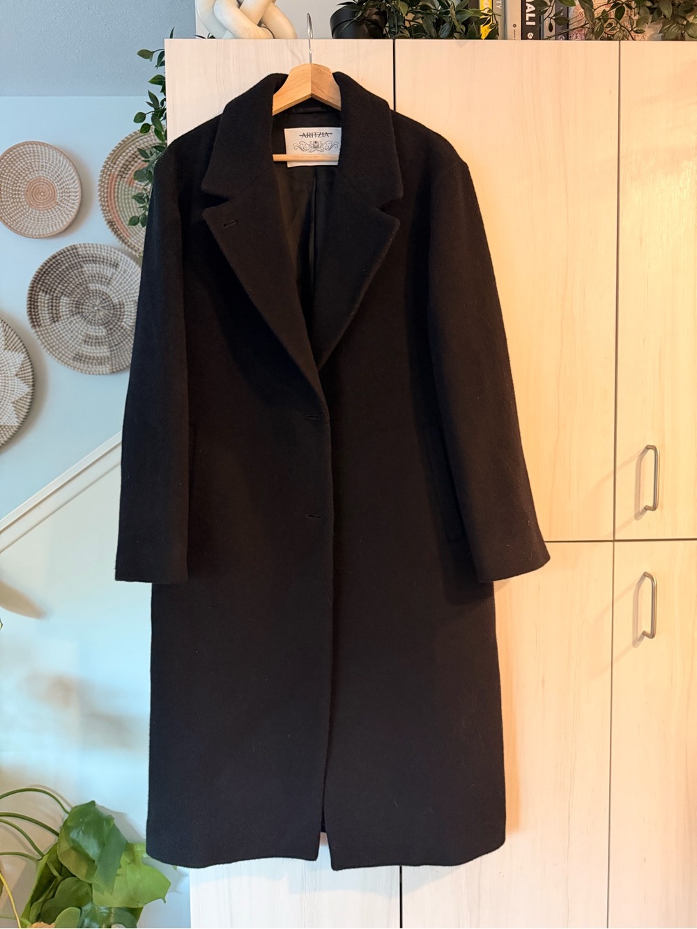 Aritzia The Only Coat - Picture 4 of 4